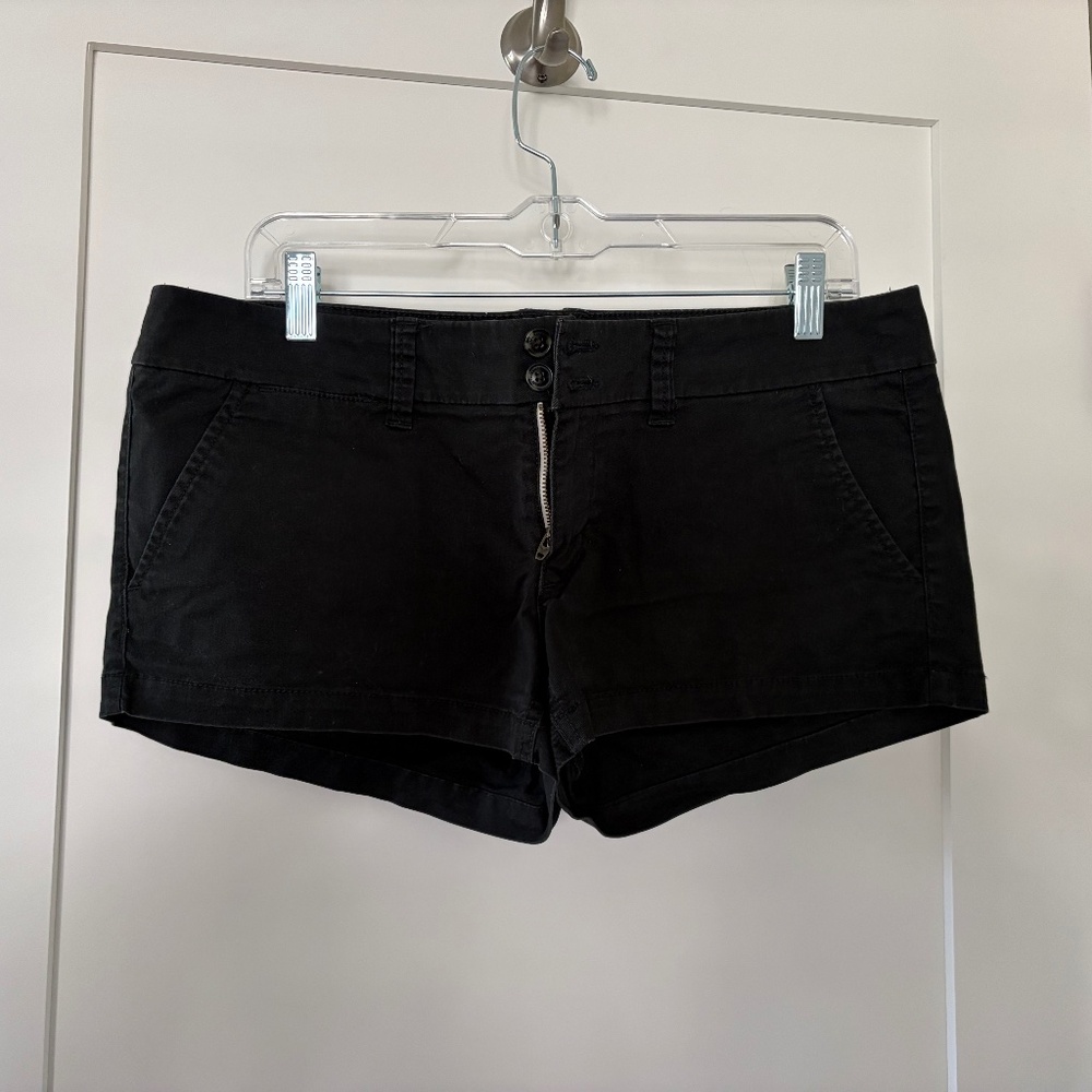Low-Rise Black Chino shorts